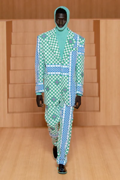 Look 64
